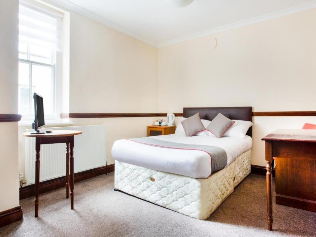 The Brunel - Deluxe Triple Room