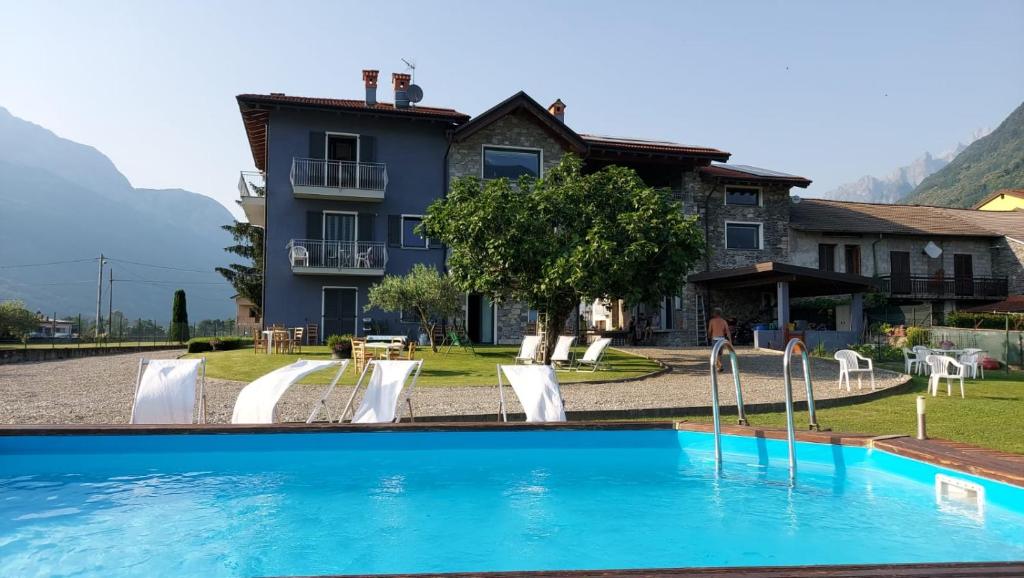 Bazén v ubytování Casa Rosso Blu nebo v jeho okolí