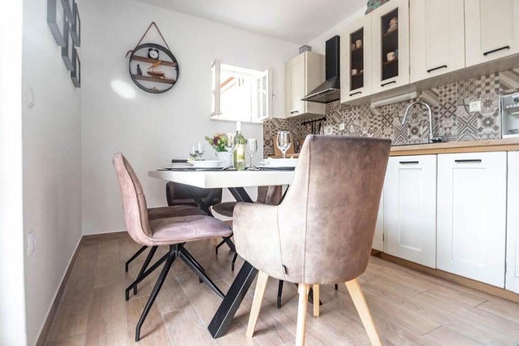Kuchyňa alebo kuchynka v ubytovaní Apartment Martina