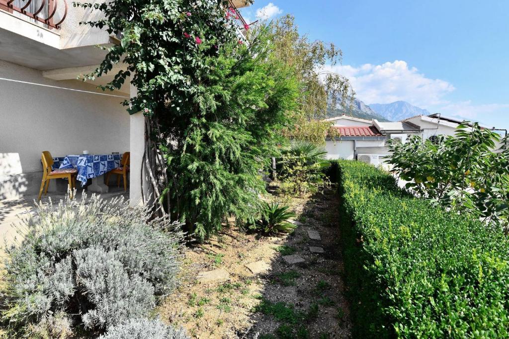 Vonkajšia záhrada v ubytovaní Apartments Goran