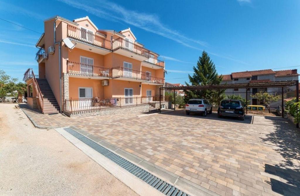 Budova, v ktorej sa apartmán nachádza