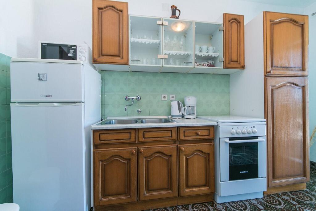 Kuchyň nebo kuchyňský kout v ubytování Apartments Robert