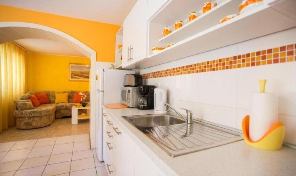 Kuchyňa alebo kuchynka v ubytovaní Apartment Zelja