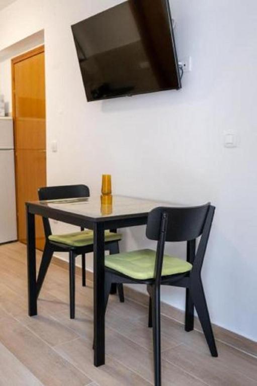 TV a/nebo společenská místnost v ubytování Apartments Mir