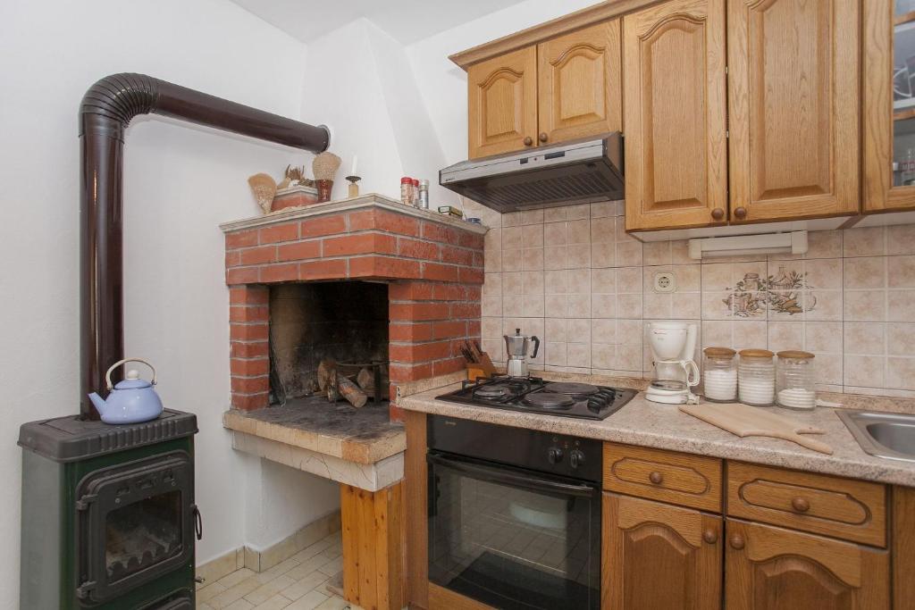 Kuchyň nebo kuchyňský kout v ubytování House Villa Bistrana