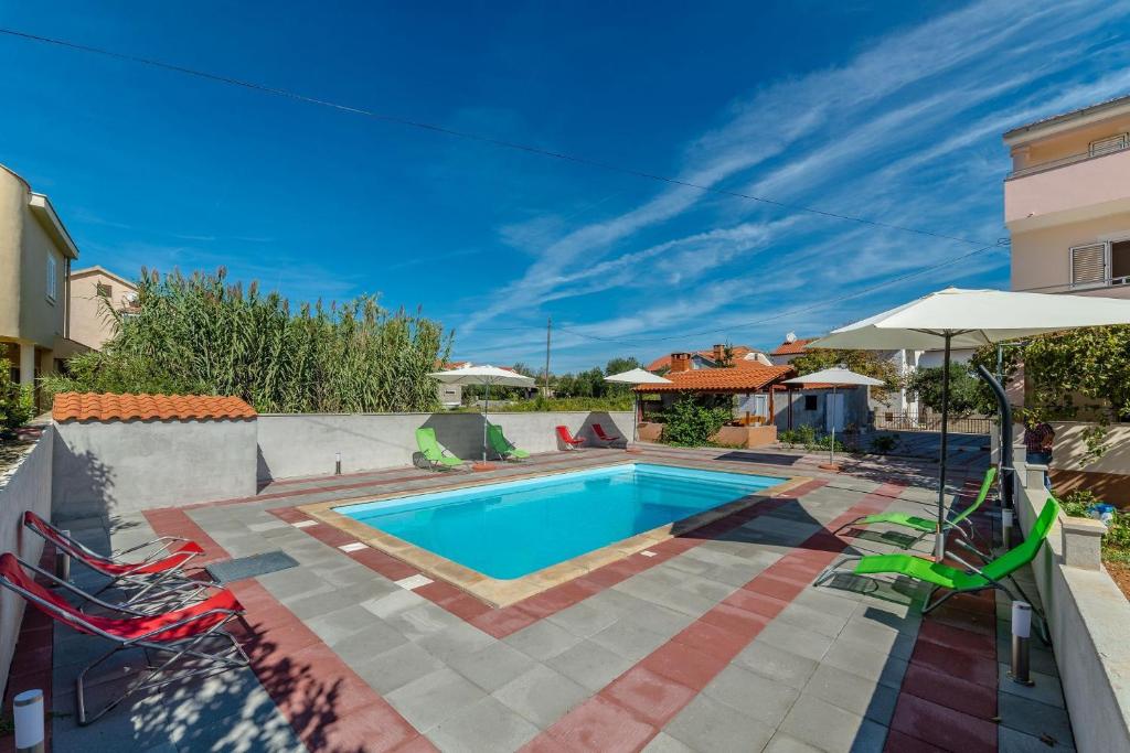 Bazén v ubytování Apartments Mlado nebo v jeho okolí