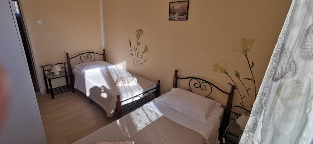 Łóżko lub łóżka w pokoju w obiekcie Apartment Nadica