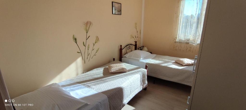 Łóżko lub łóżka w pokoju w obiekcie Apartment Nadica