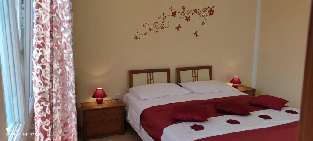 Łóżko lub łóżka w pokoju w obiekcie Apartment Nadica