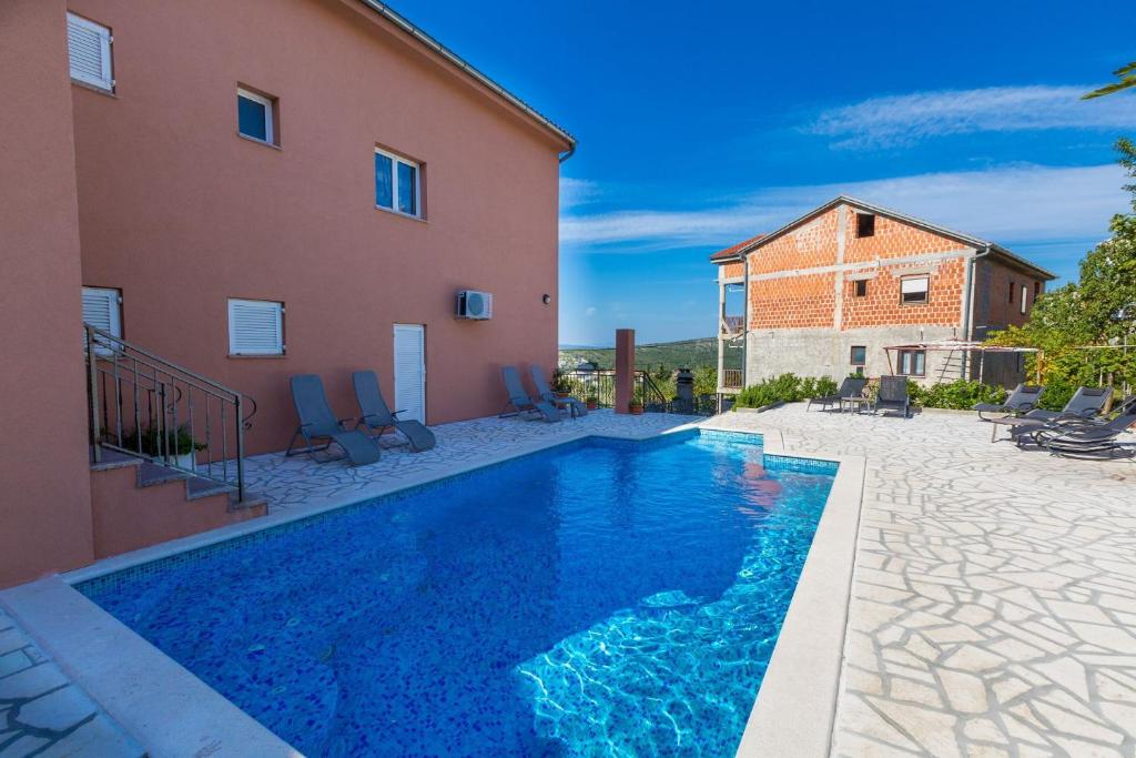 Swimmingpoolen hos eller tæt på Apartments Tomica