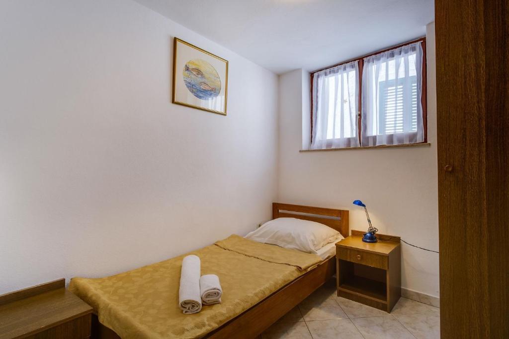 Postel nebo postele na pokoji v ubytování Apartments Stipe