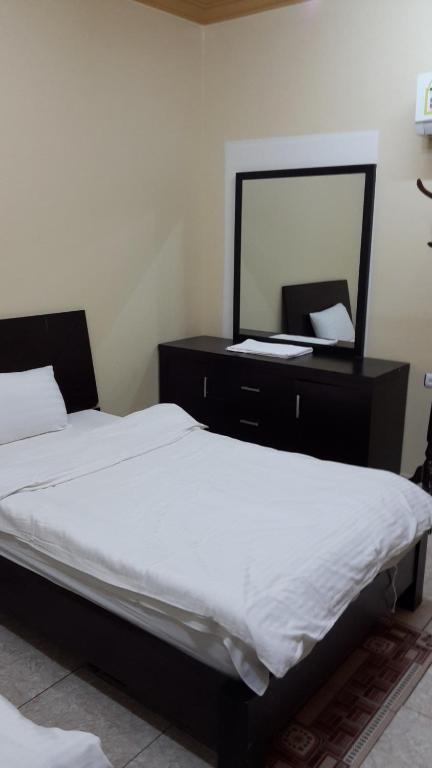 Postel nebo postele na pokoji v ubytování Bahget Eljouf Furnished Apartment