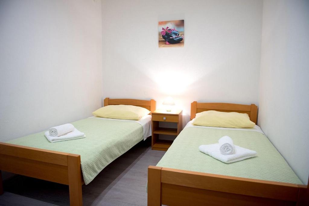 Posteľ alebo postele v izbe v ubytovaní Apartments and Rooms Robi