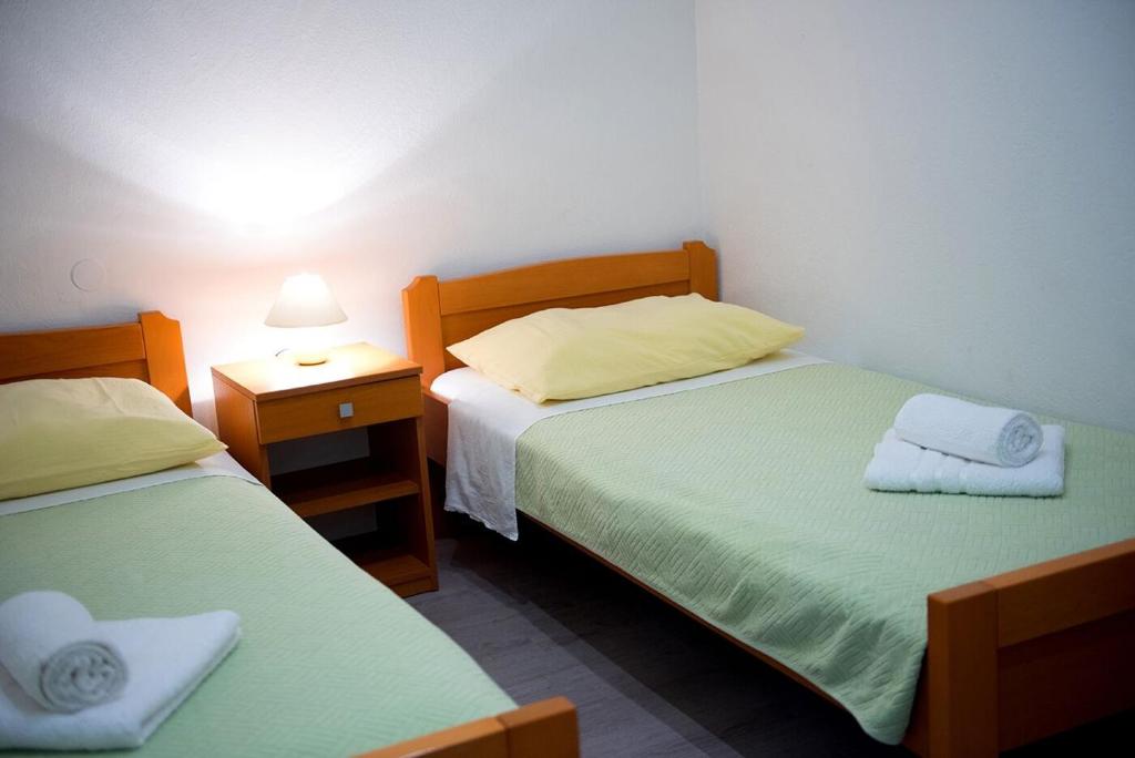 Posteľ alebo postele v izbe v ubytovaní Apartments and Rooms Robi