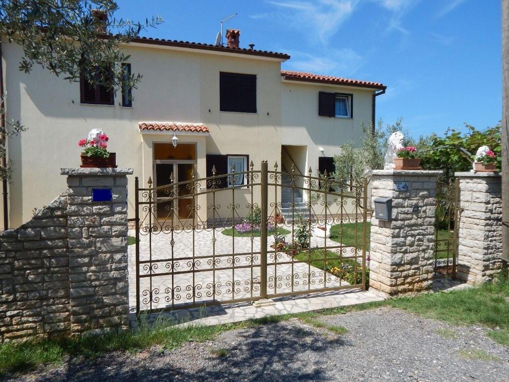 Apartments Zdravko