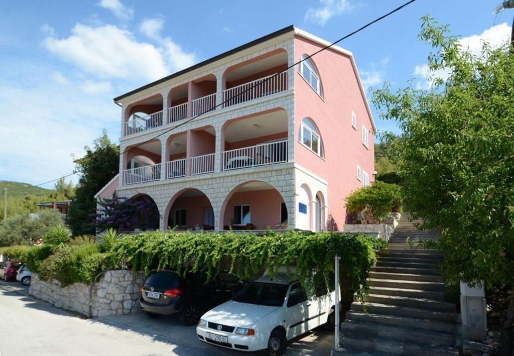 Budova, kde se apartmán nachází