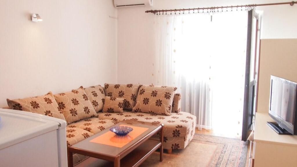 TV a/nebo společenská místnost v ubytování Apartments Ruza