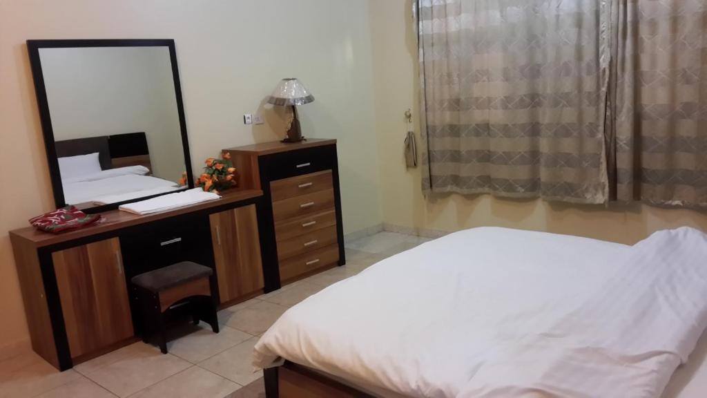 Postel nebo postele na pokoji v ubytování Bahget Eljouf Furnished Apartment