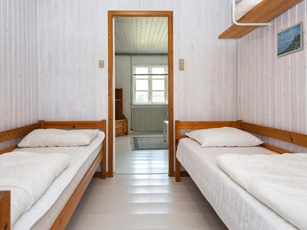 Postel nebo postele na pokoji v ubytování 4 person holiday home in Sydals