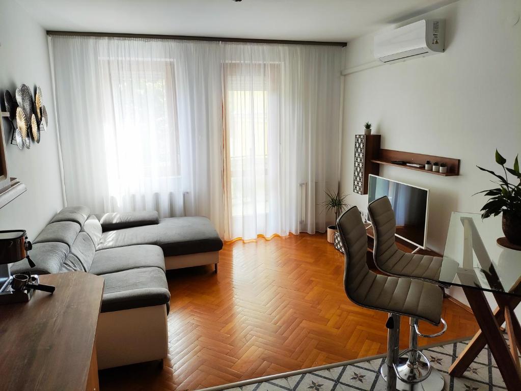 Júlia Apartman Kaposvár*** 7400 Kaposvár, 90 Fő utca kép - 1