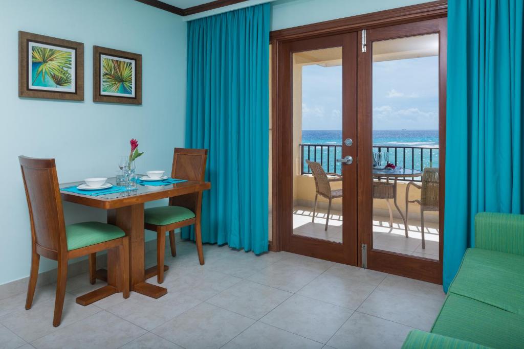 Nespecifikovaný výhled na moře nebo výhled na moře při pohledu z hotelu