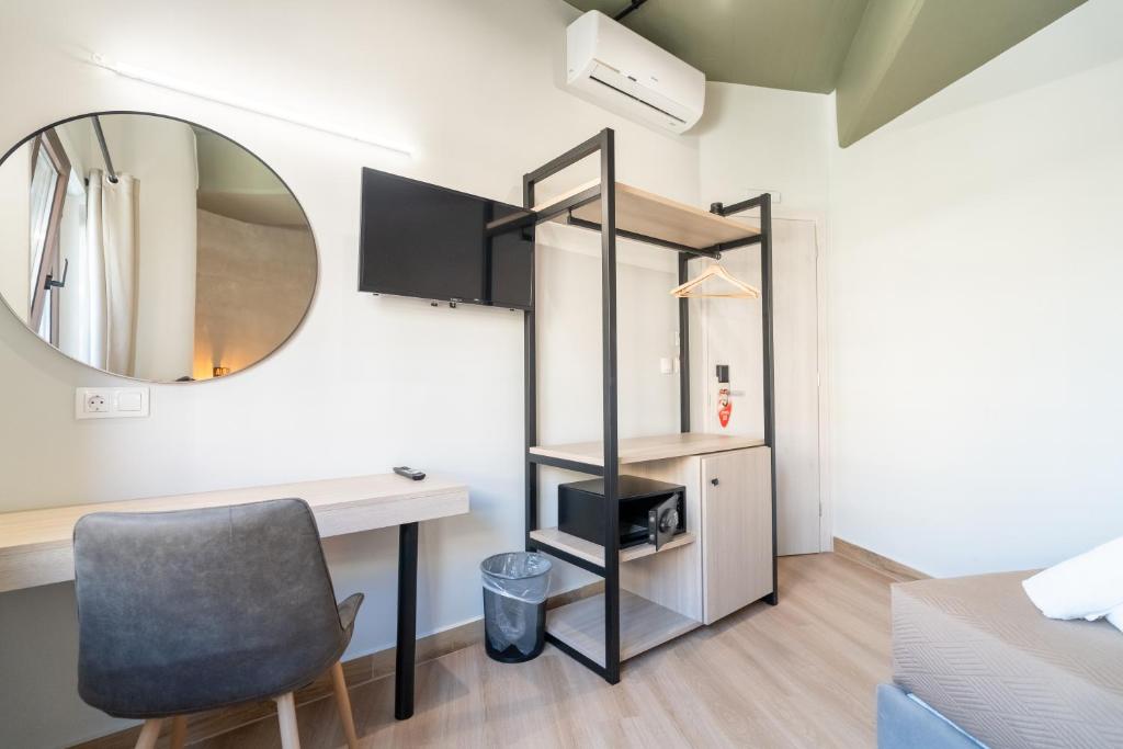
Single Room with Shared Bathroom

