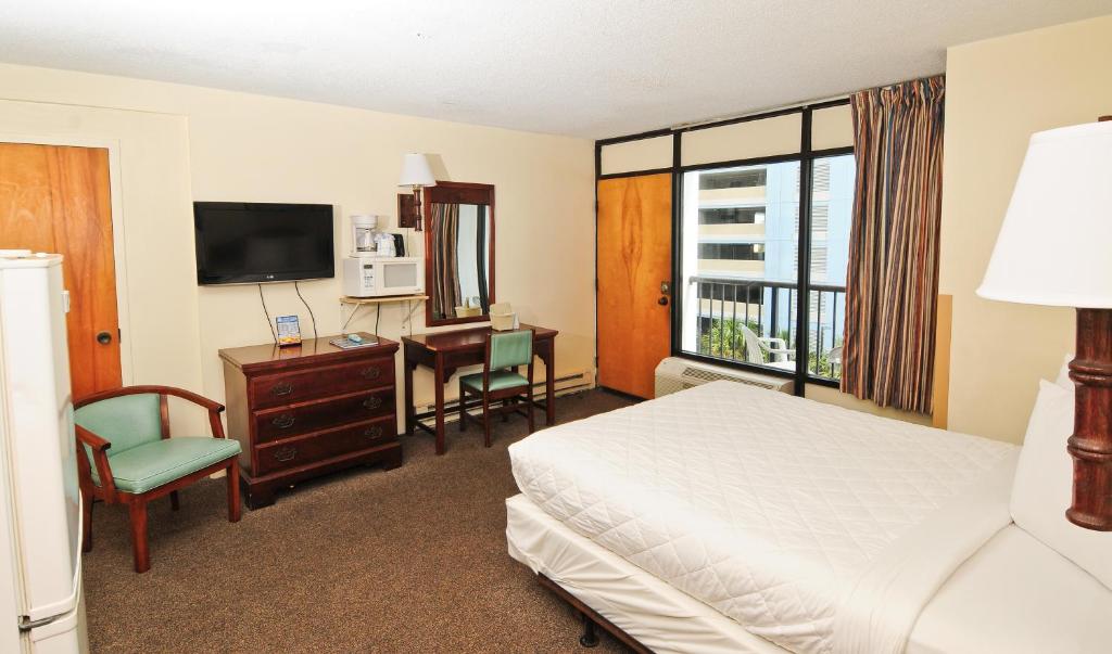 Holiday Sands South - 1 Room Side View With 1 Queen Bed - T9