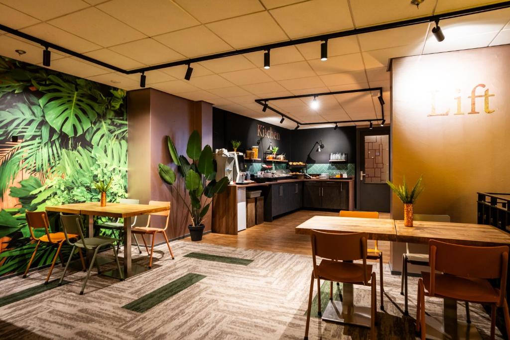 Kuchyň nebo kuchyňský kout v ubytování Bud Gett Hostels