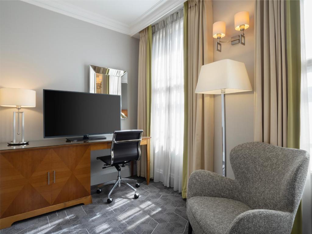 Delta Hotels by Marriott Birmingham - Een Slaapkamer Hoek King Suite Met Slaapbank