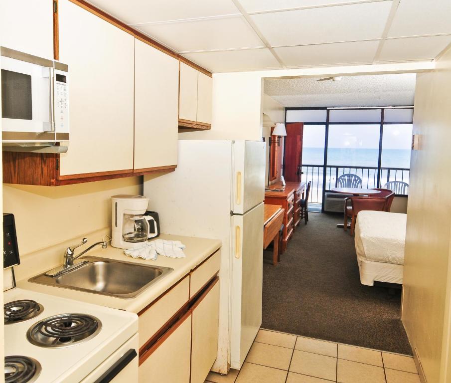 Holiday Sands South - 2 Room Oceanfront Efficiency Suite With 2 Queen Beds And 1 Sleeper Sofa - T1