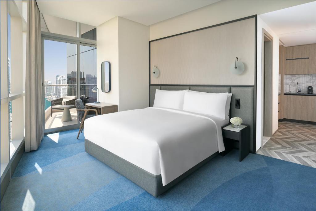 InterContinental Dubai Marina, an IHG Hotel - King Studio With Balcony And Marina View