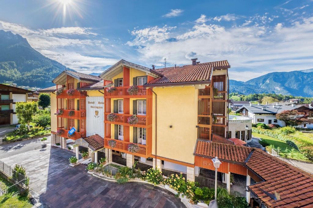 Nespecifikovaný výhled na hory nebo výhled na hory při pohledu z hotelu