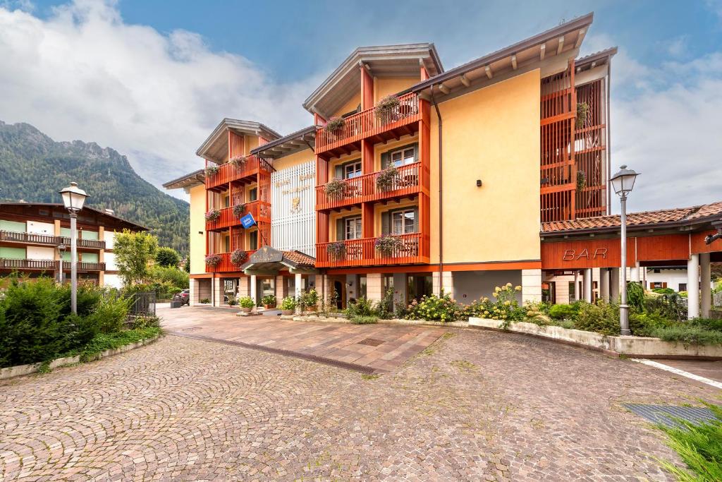 Nespecifikovaný výhled na hory nebo výhled na hory při pohledu z hotelu