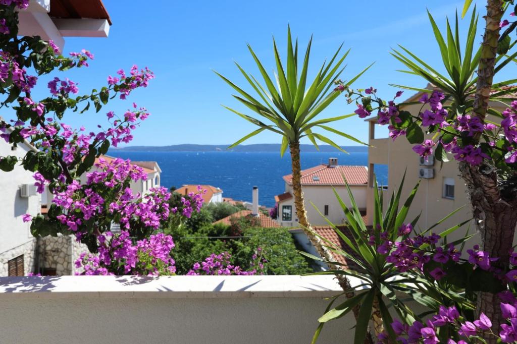 Trogir Čiovo big Sea View apartment near the sea in Okrug