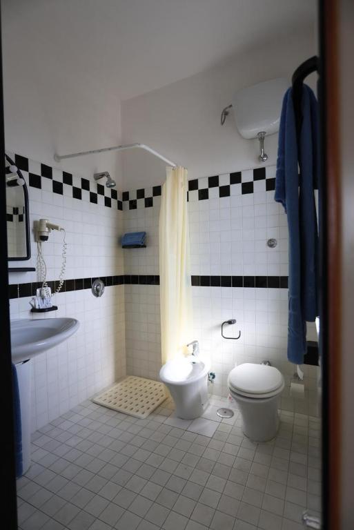 Koupelna v ubytování Hotel Barracuda