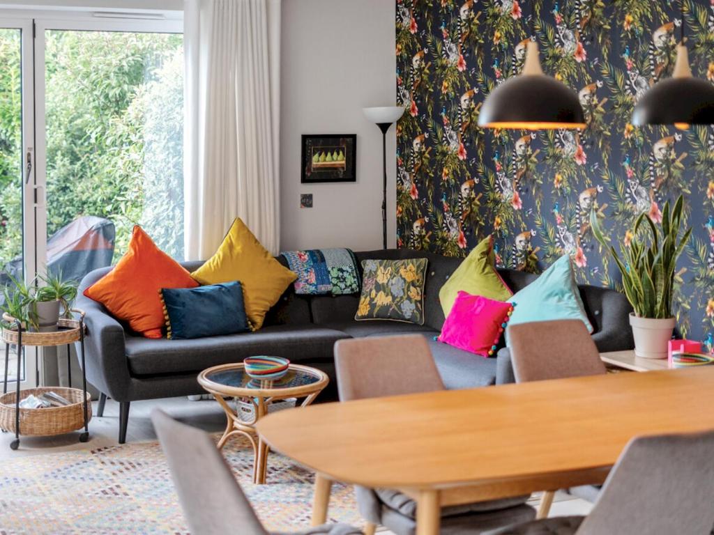 Pass the Keys Spacious Family Oasis Explore with Ease - Housity