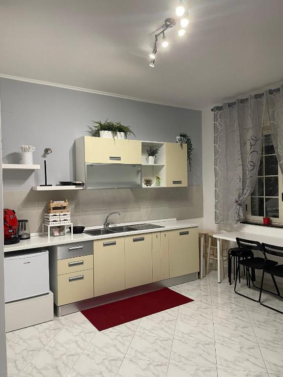 A kitchen or kitchenette at Affittacamere Iria