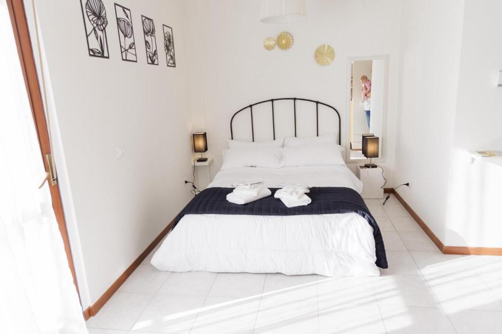 Postel nebo postele na pokoji v ubytování Arryanna Apartment