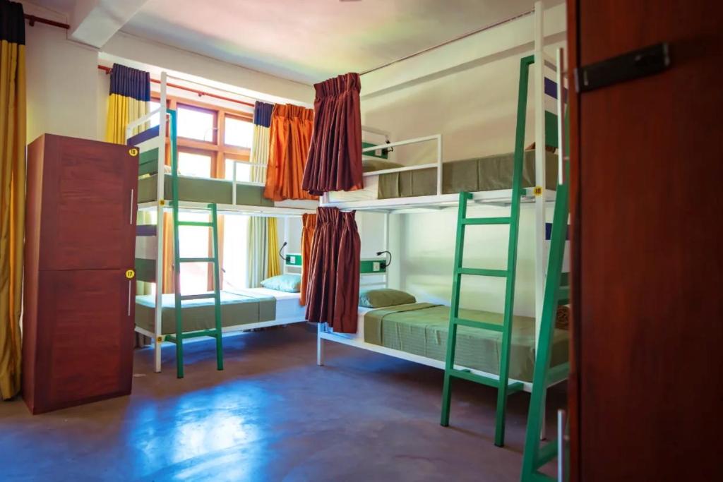 Postel nebo postele na pokoji v ubytování Downtown Hostels Ella