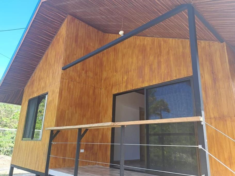 Το κτήριο όπου στεγάζεται  η παραθεριστική κατοικία