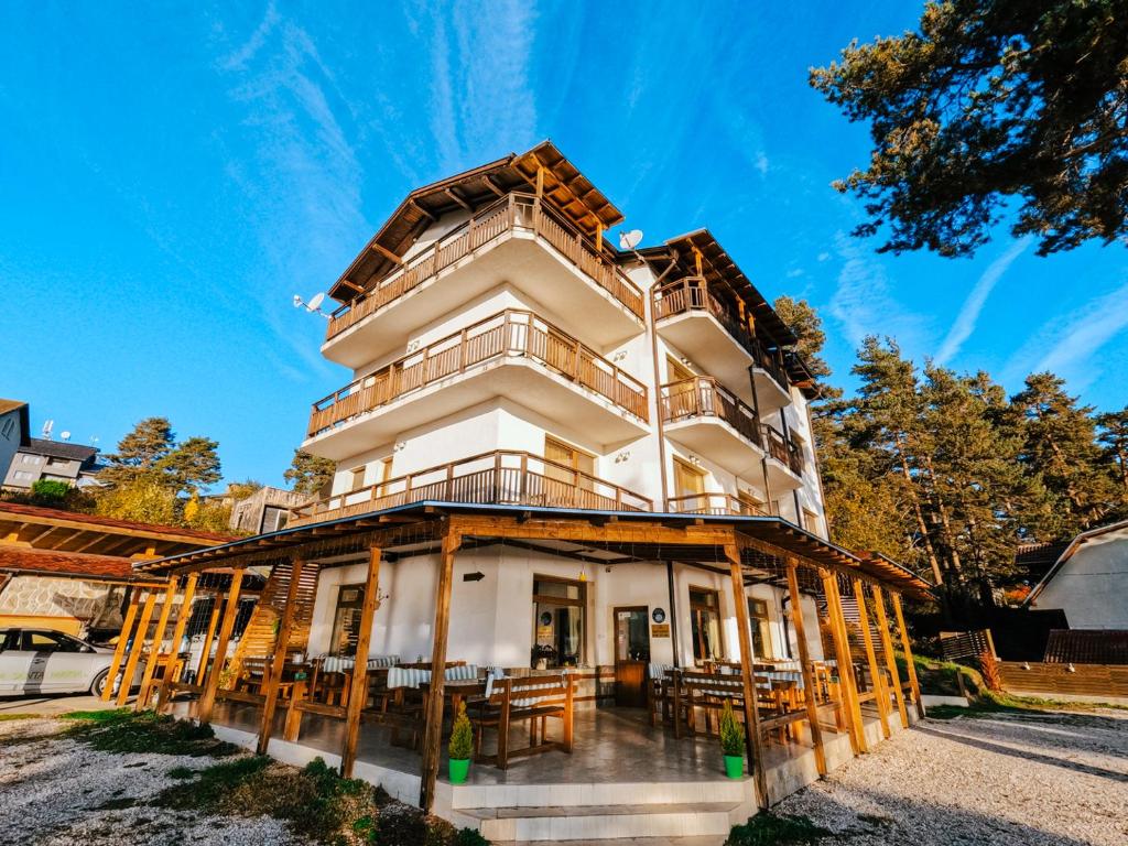 a building with a gambrel roof at Villa Santa Maria in Tsigov Chark