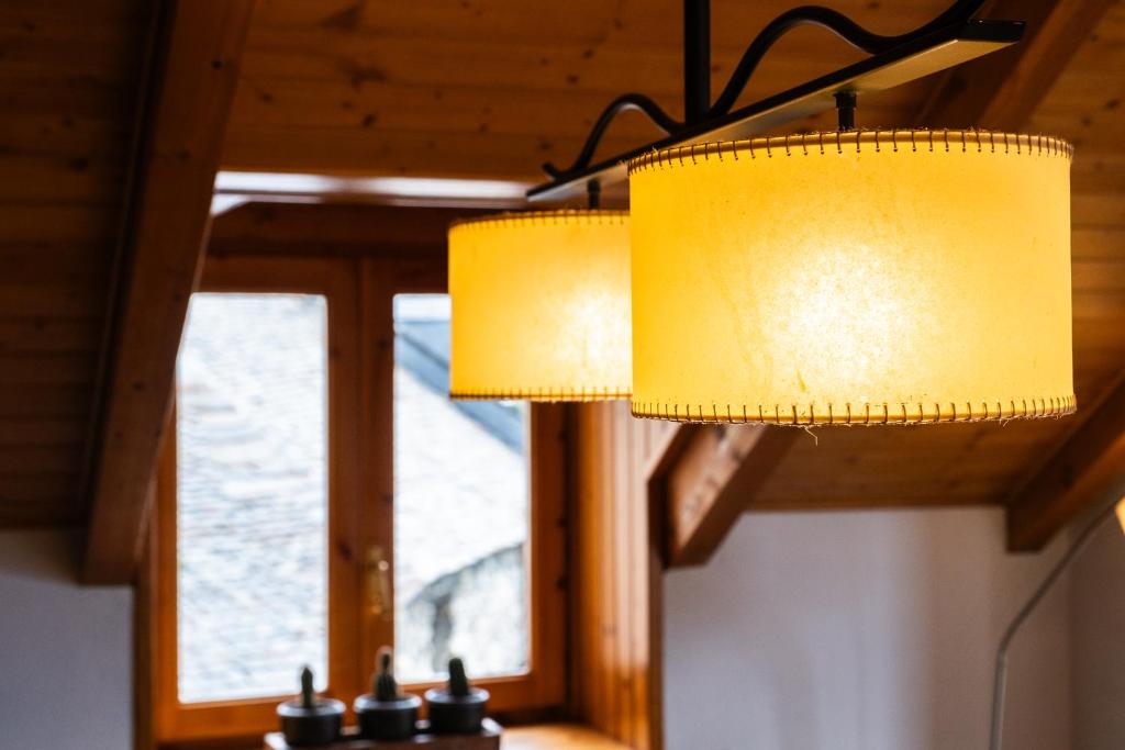 TV a/nebo společenská místnost v ubytování Apartaments Ca de Badia