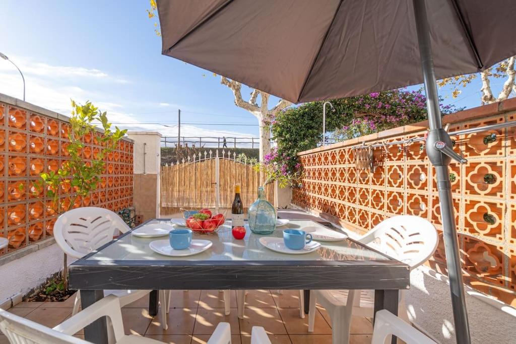 En balkon eller terrasse på HOUSE DUPLEX in the beach with BARBAQUE & two TERRACES one with VIEWS