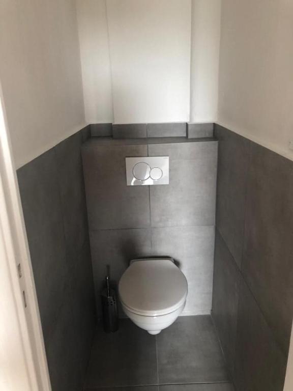 Salle de bains dans l'établissement Spacieux/paisible 5 pièces en plein coeur de Nice