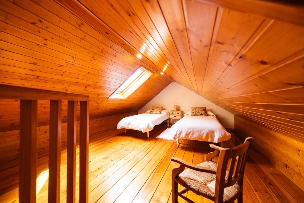 Postel nebo postele na pokoji v ubytování Apartaments Ca de Badia