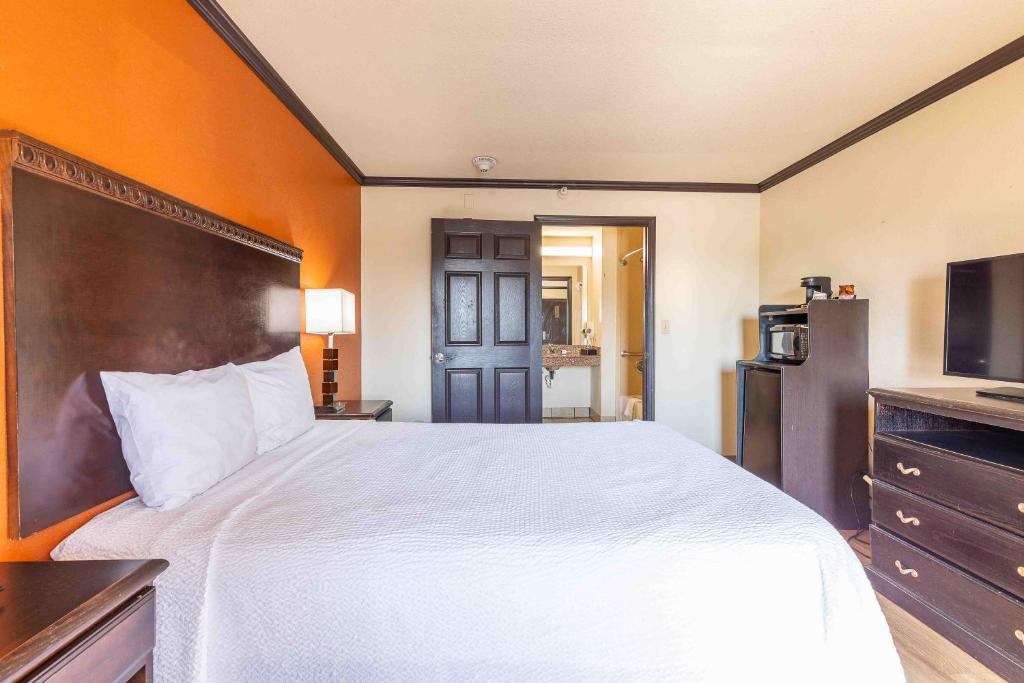 Days Inn by Wyndham Oklahoma City/Moore, Oklahoma City (updated prices ...