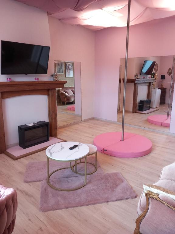 TV a/nebo společenská místnost v ubytování Vip room 209
