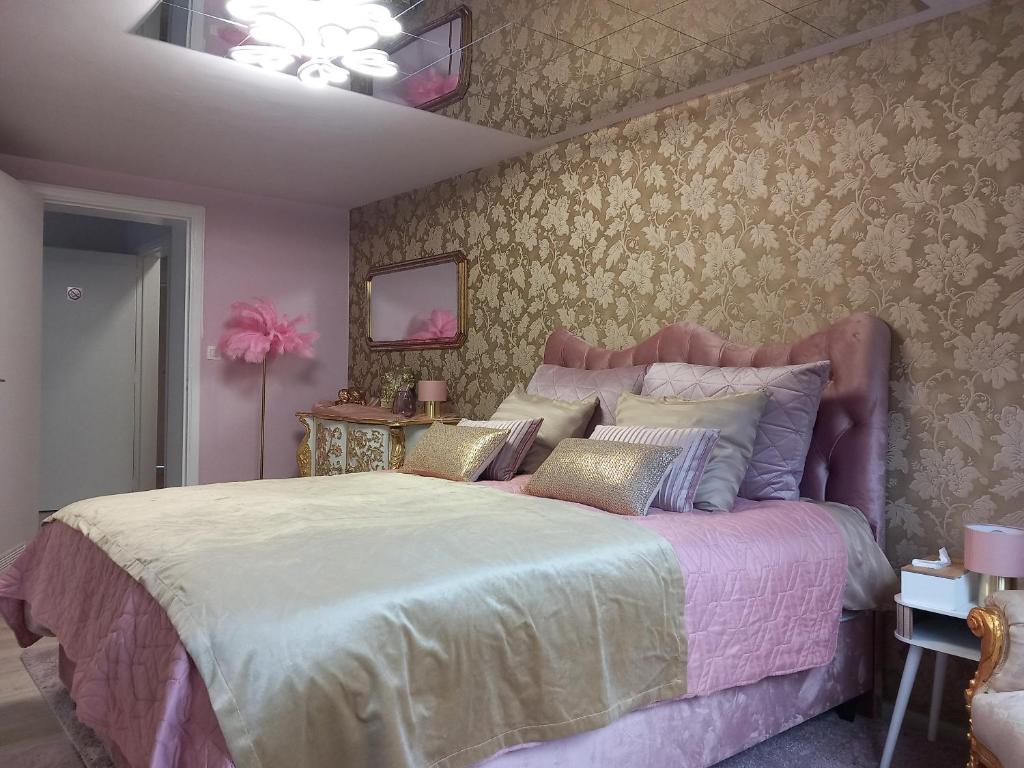 Postel nebo postele na pokoji v ubytování Vip room 209