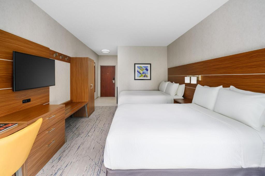Postel nebo postele na pokoji v ubytování Holiday Inn Express Irondequoit by IHG