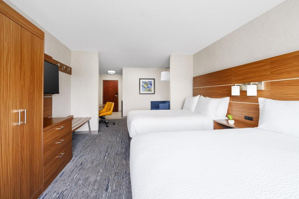 Postel nebo postele na pokoji v ubytování Holiday Inn Express Irondequoit by IHG